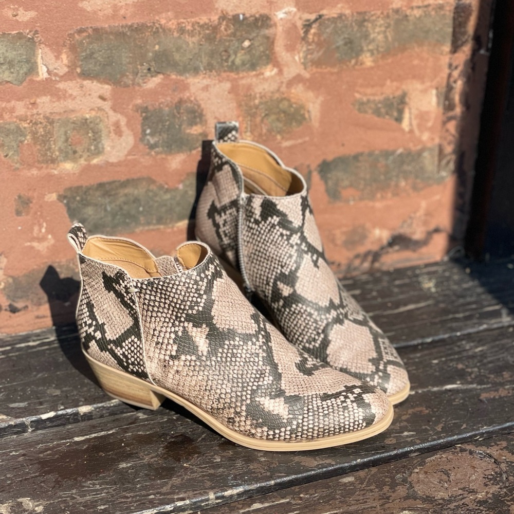 Dolce Vita Booties